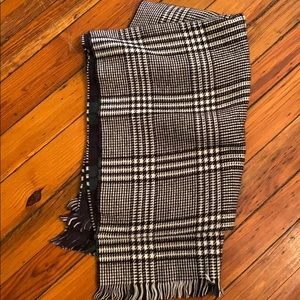 Gorgeous 2 different pattern scarf!